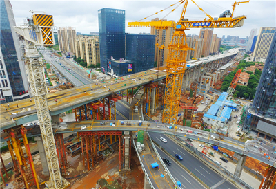 假日施工忙，工程建設加速度